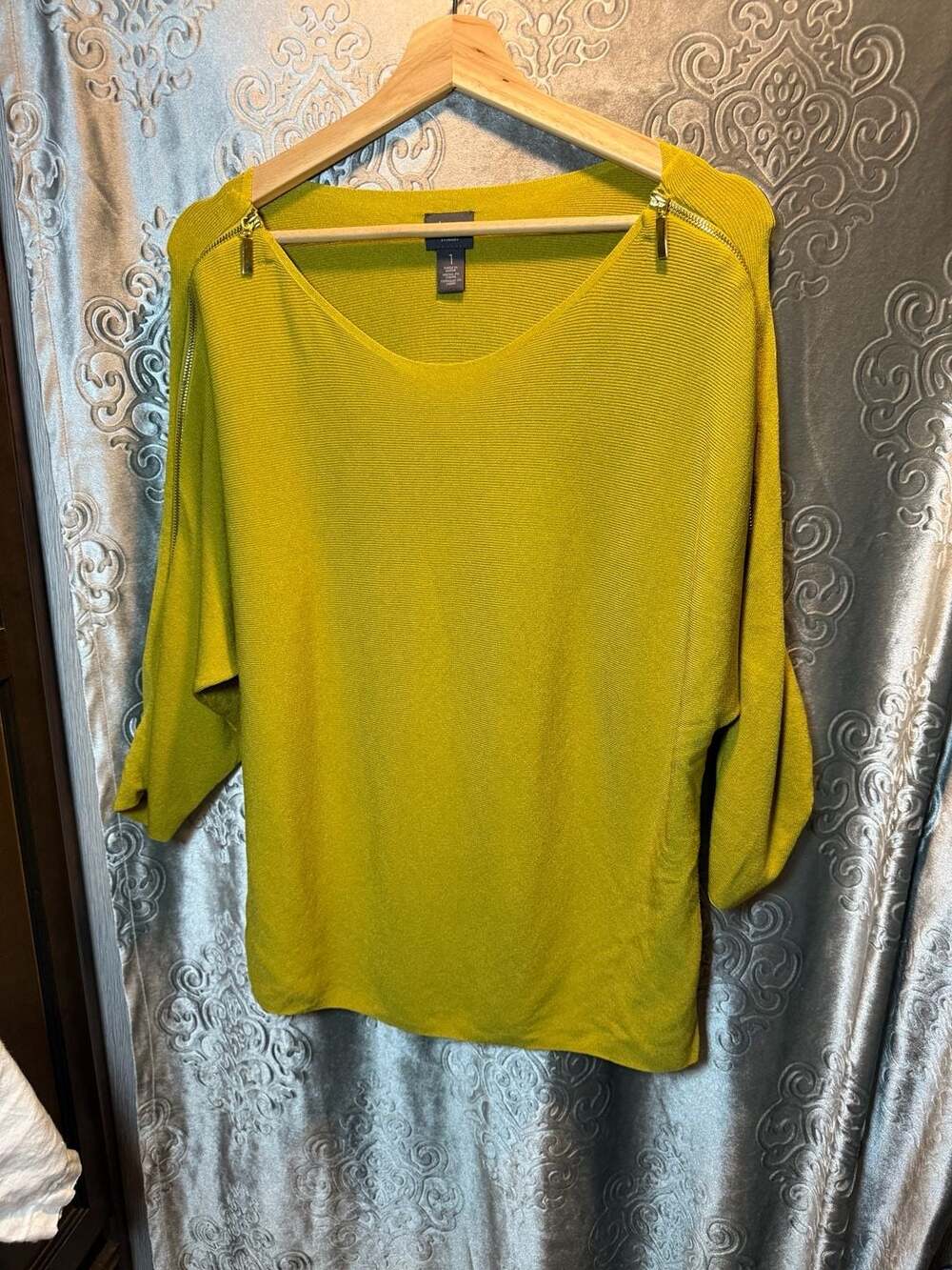 Chico's Travelers Collection Chartreuse Zipper Detail Sweater Size 1